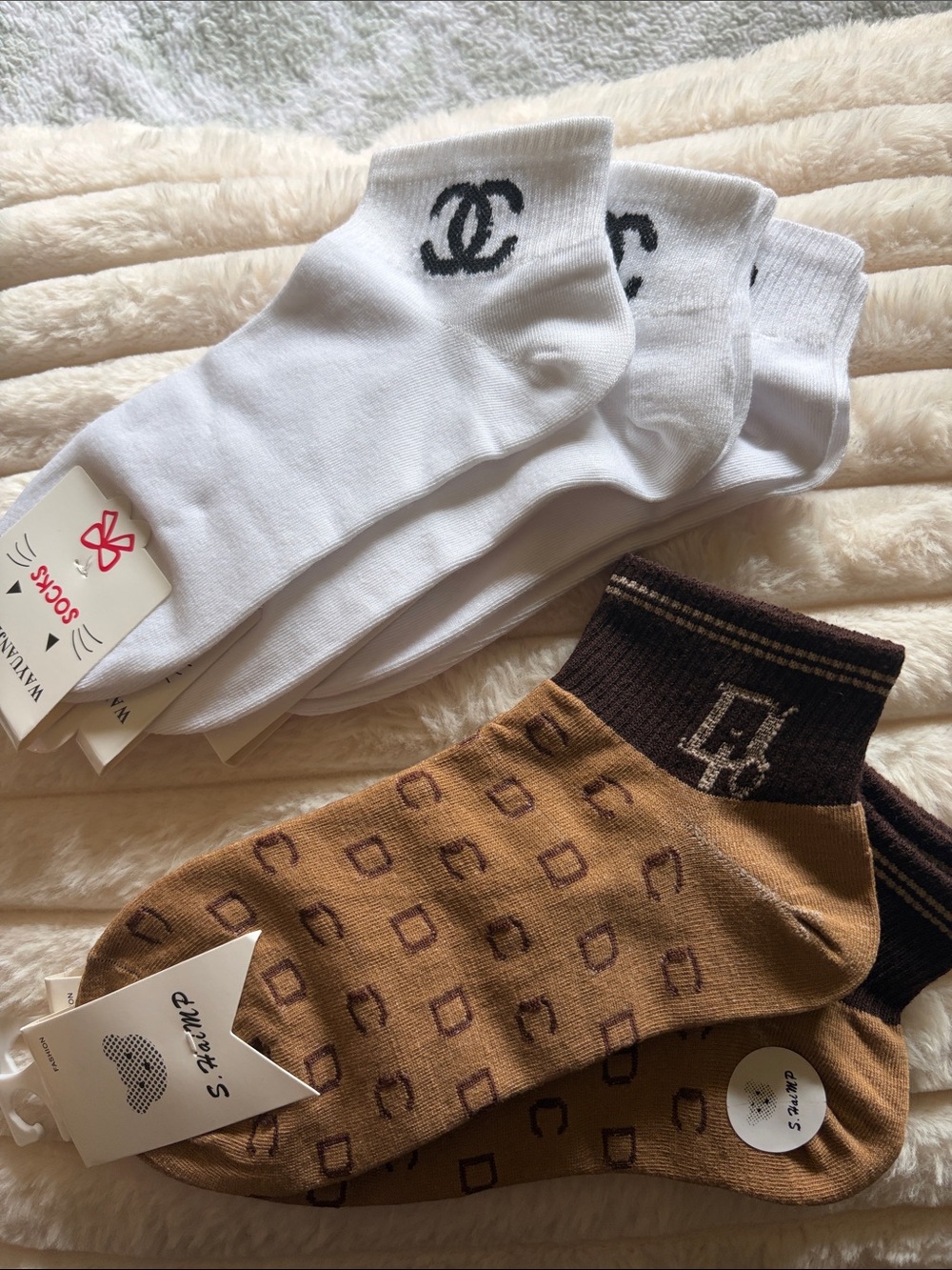 Women’s fashion socks